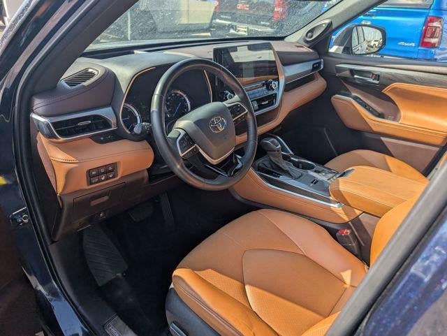 2022 Toyota Highlander Hybrid Platinum