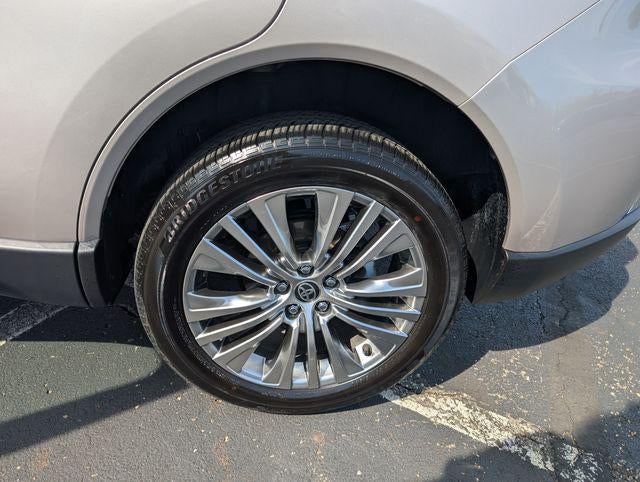 2023 Toyota Venza XLE