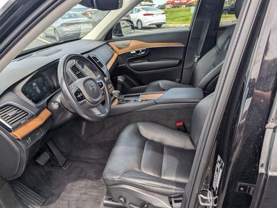 2021 Volvo XC90 T6 Momentum