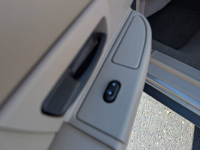 2004 Ford Crown Victoria LX