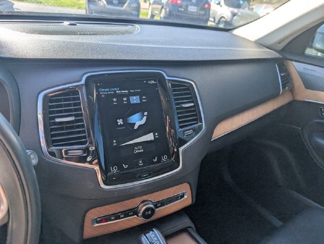 2021 Volvo XC90 Momentum