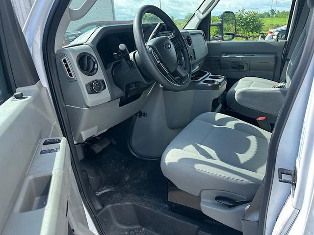 2024 Ford E-Series Cutaway Base