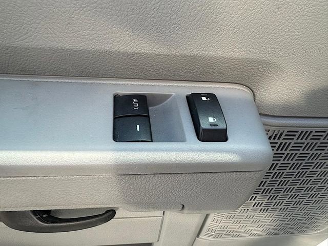 2024 Ford E-Series Cutaway Base