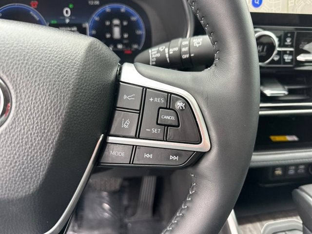 2025 Toyota Highlander Hybrid Platinum