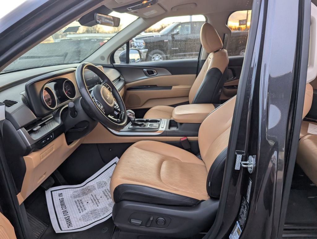 2024 Kia Carnival LX