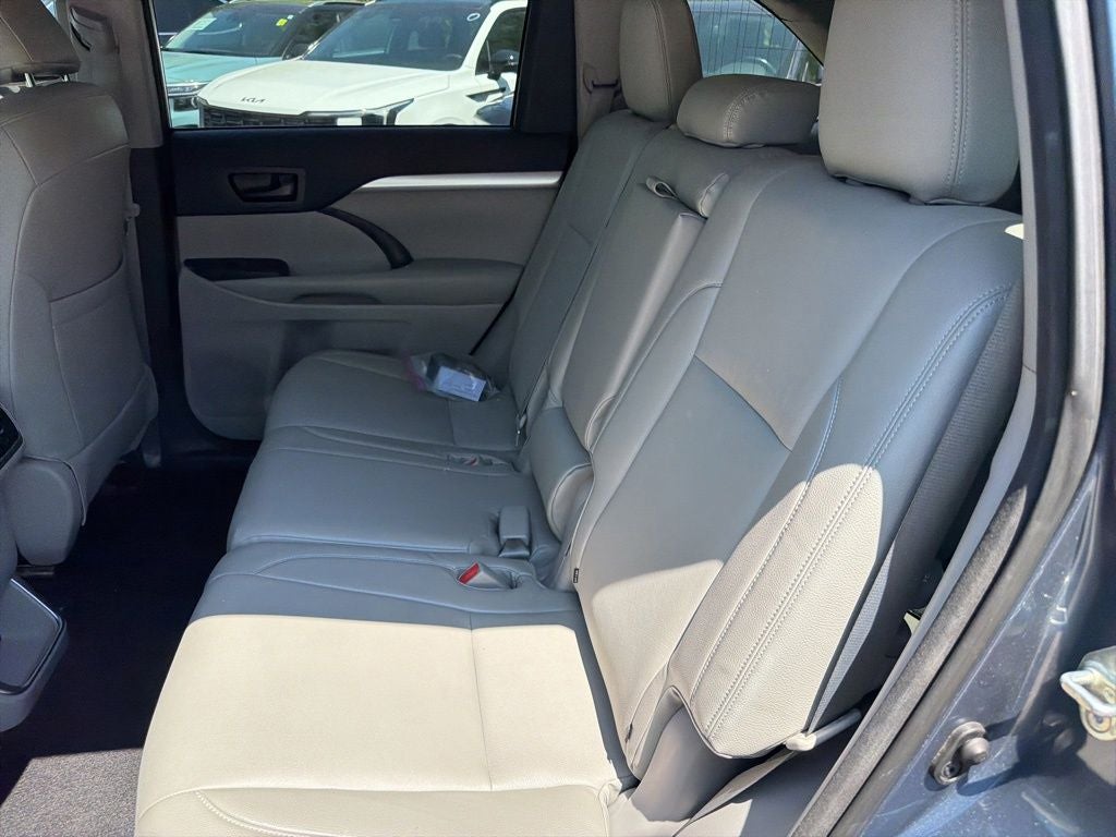 2015 Toyota Highlander LE V6