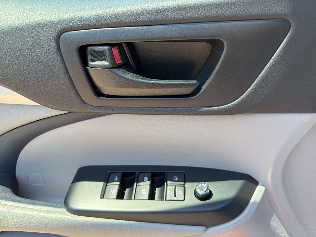 2015 Toyota Highlander LE V6