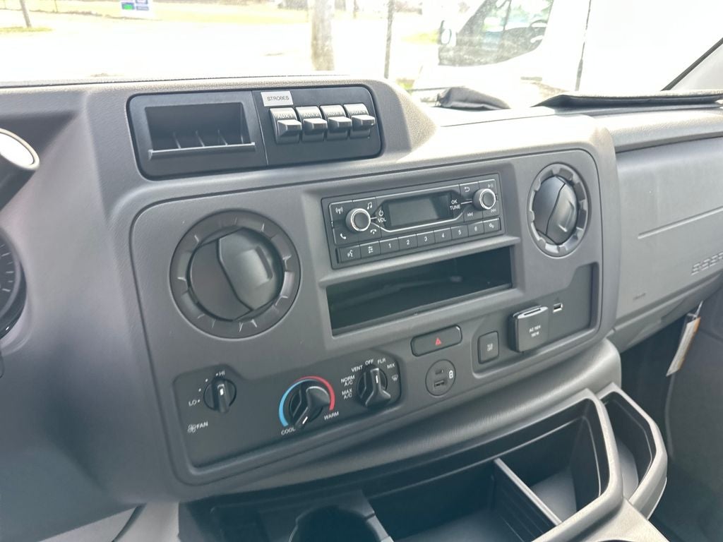 2025 Ford Super Duty E-350 Base Cutaway