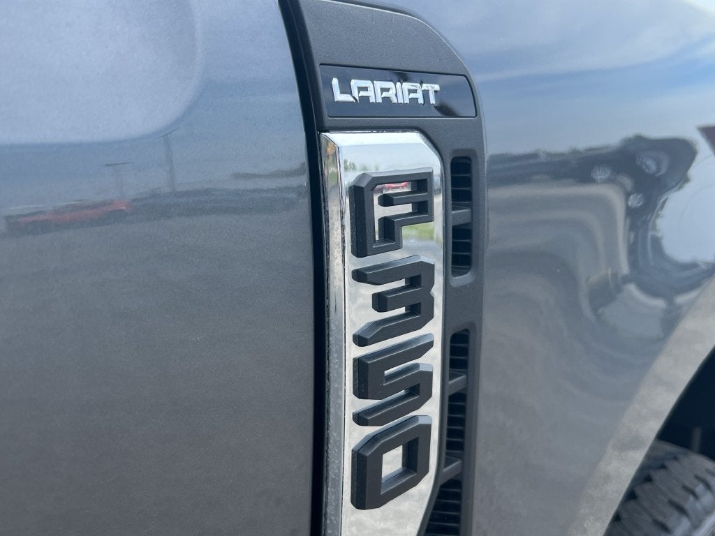2027 Ford F-350SD Lariat