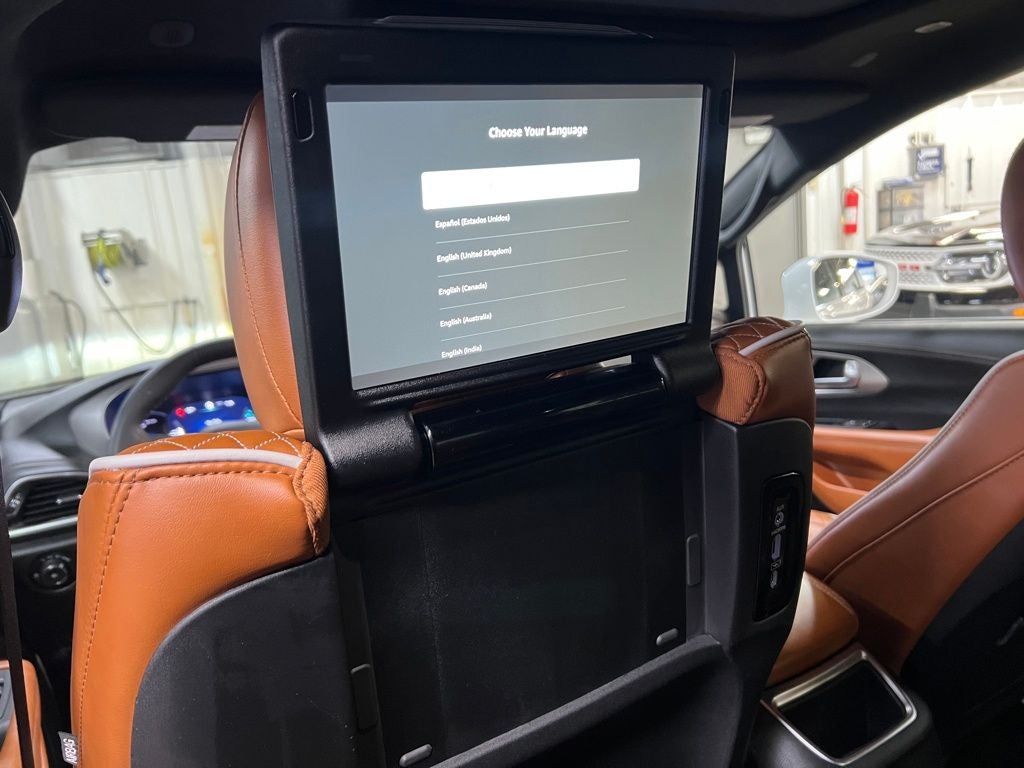 2024 Chrysler Pacifica Hybrid Pinnacle