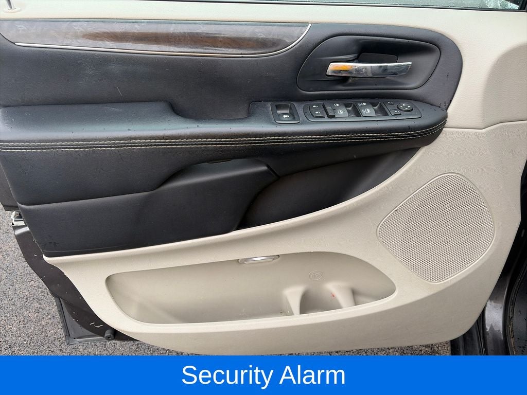 2016 Chrysler Town & Country Touring