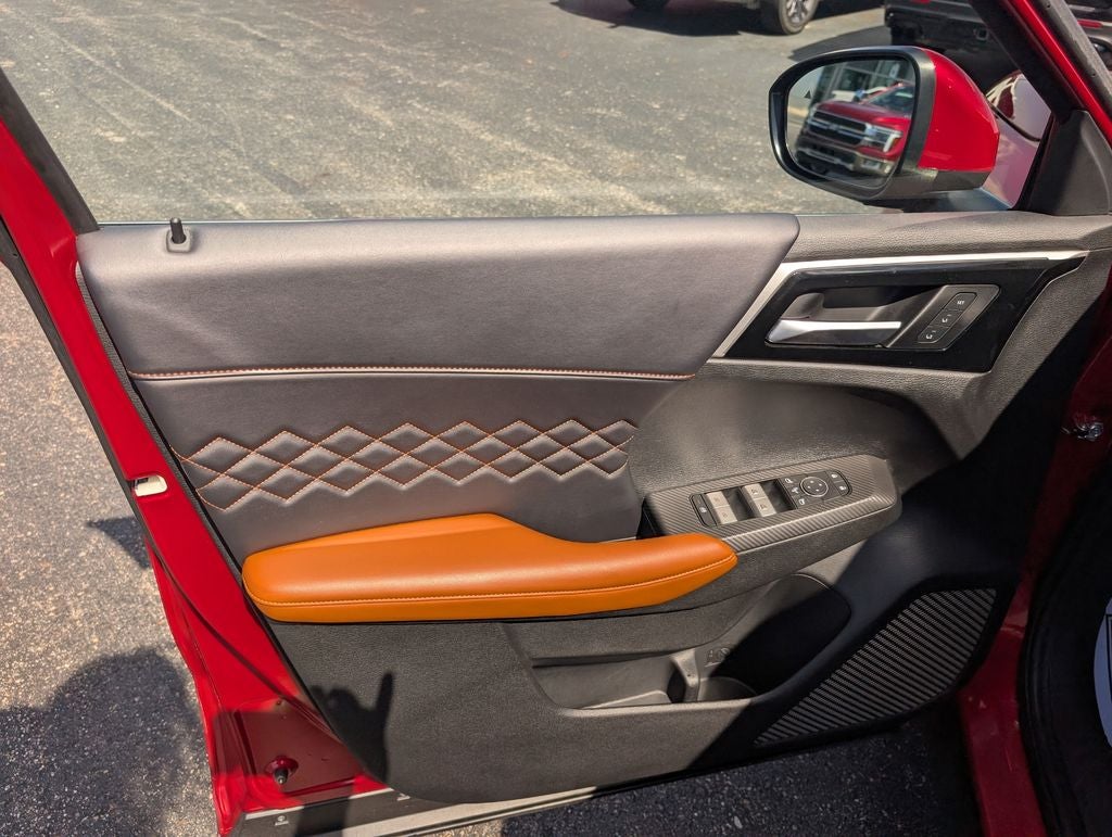 2024 Mitsubishi Outlander Base