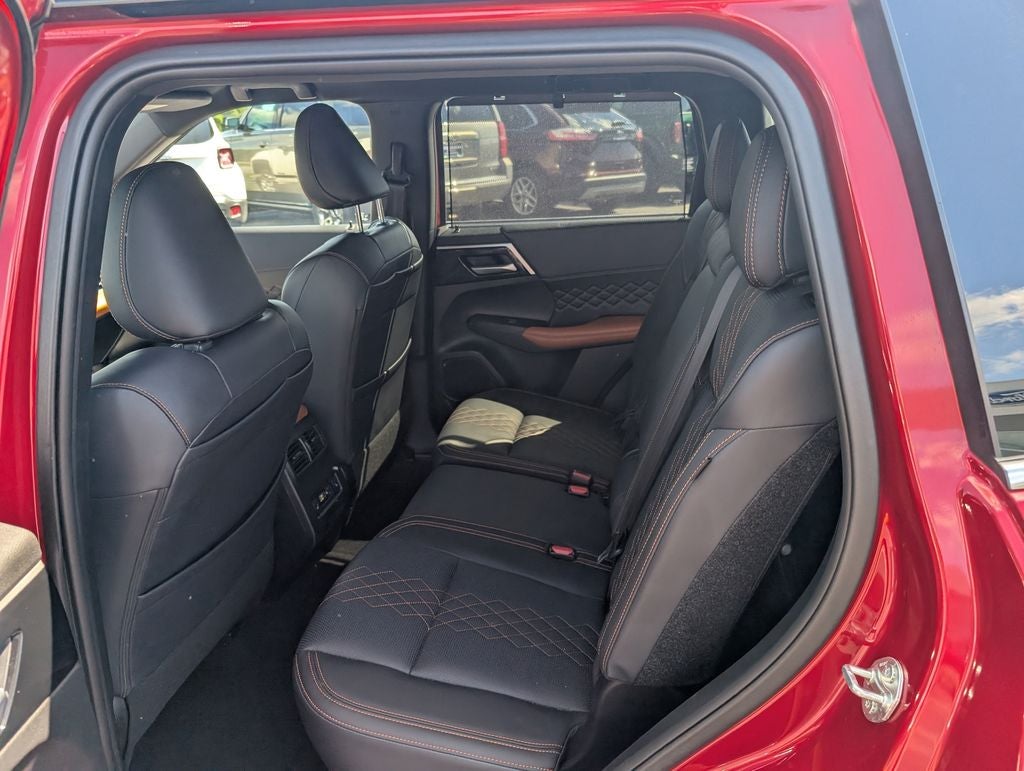 2024 Mitsubishi Outlander Base