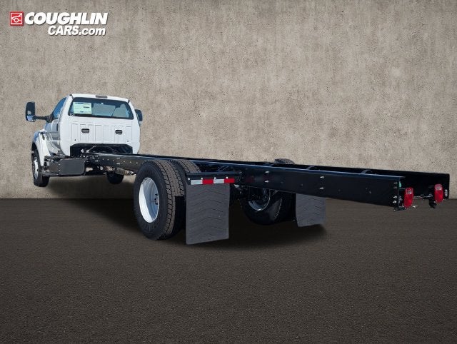 2027 Ford F-750SD Base