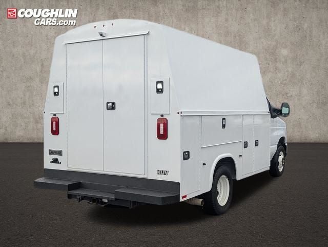 2025 Ford E-350SD Base Cutaway