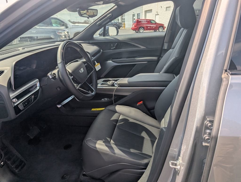 2025 Cadillac LYRIQ Luxury 3