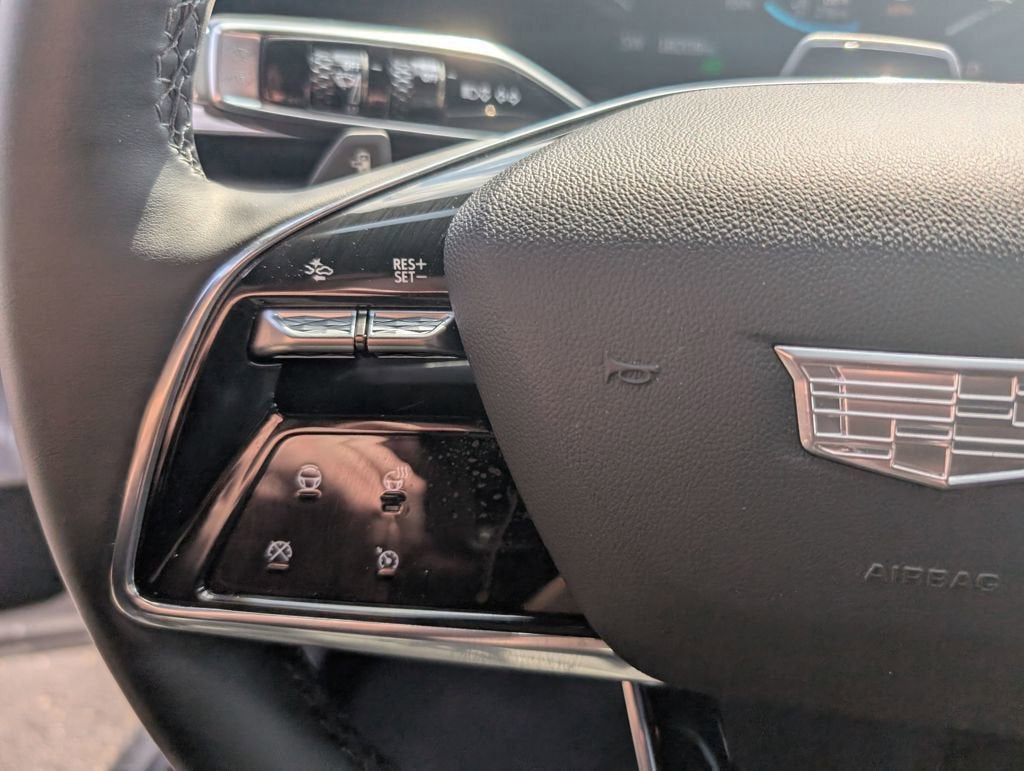 2025 Cadillac LYRIQ Luxury 3