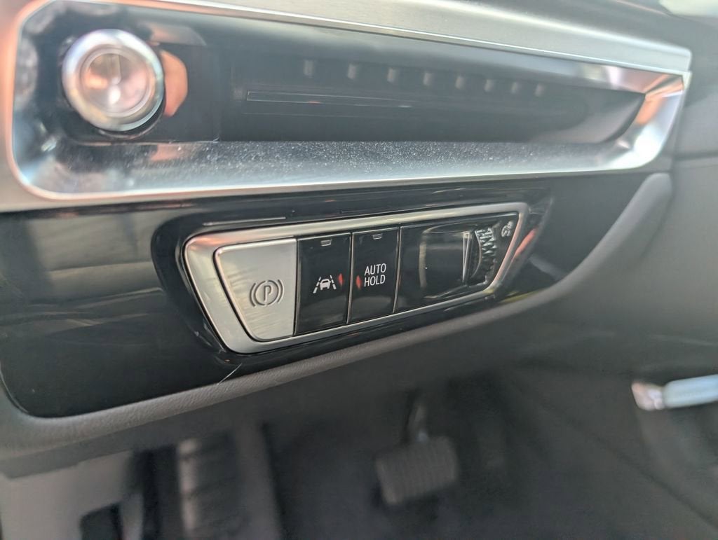 2025 Cadillac LYRIQ Luxury 3