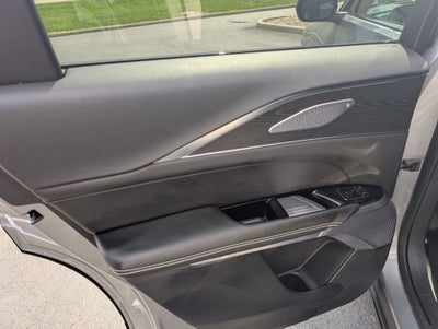 2025 Cadillac LYRIQ Luxury 3