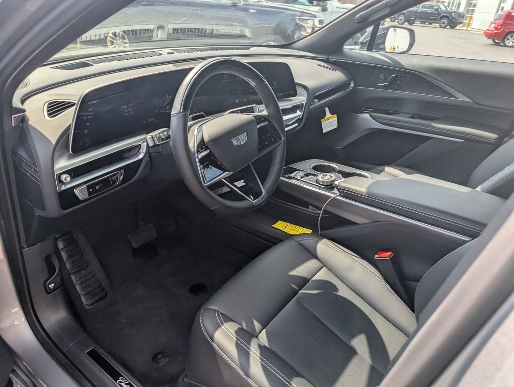 2025 Cadillac LYRIQ Luxury 3