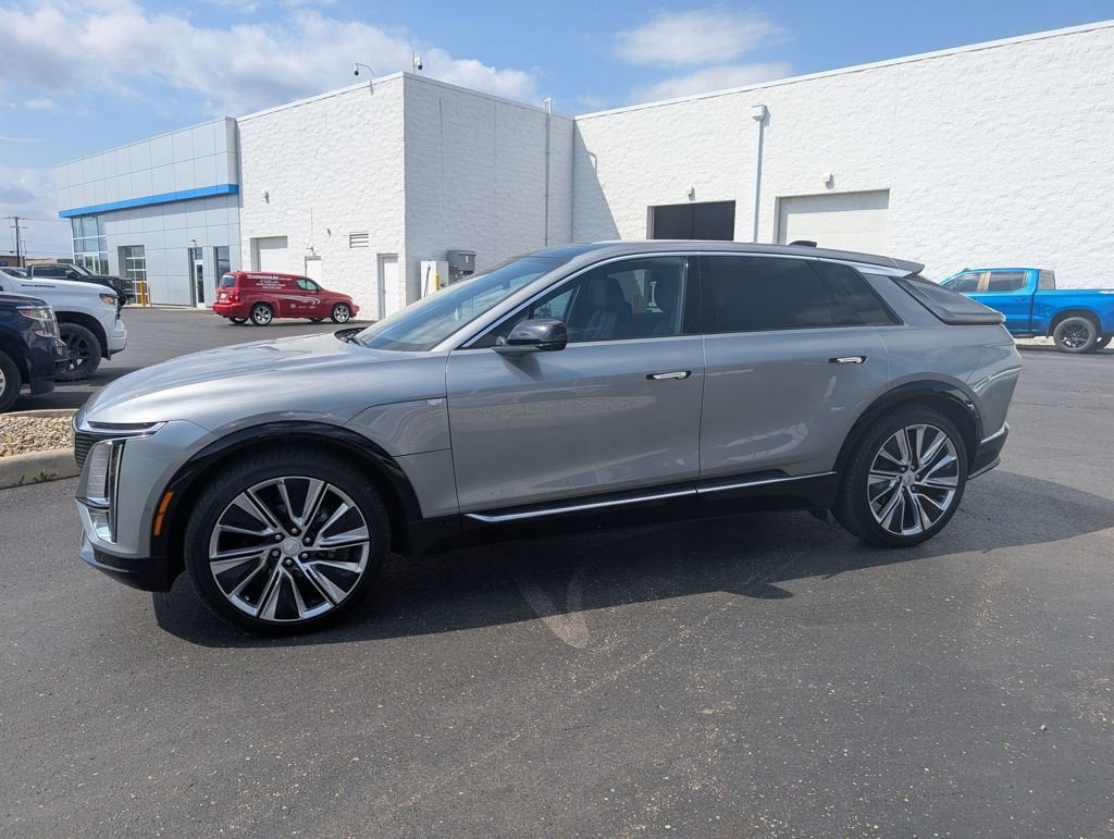 2025 Cadillac LYRIQ Luxury 3