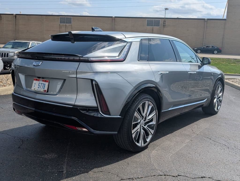 2025 Cadillac LYRIQ Luxury 3