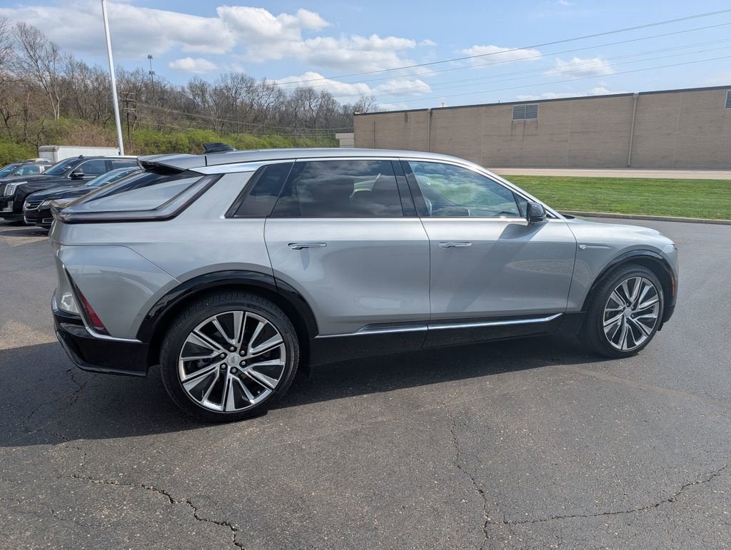 2025 Cadillac LYRIQ Luxury 3