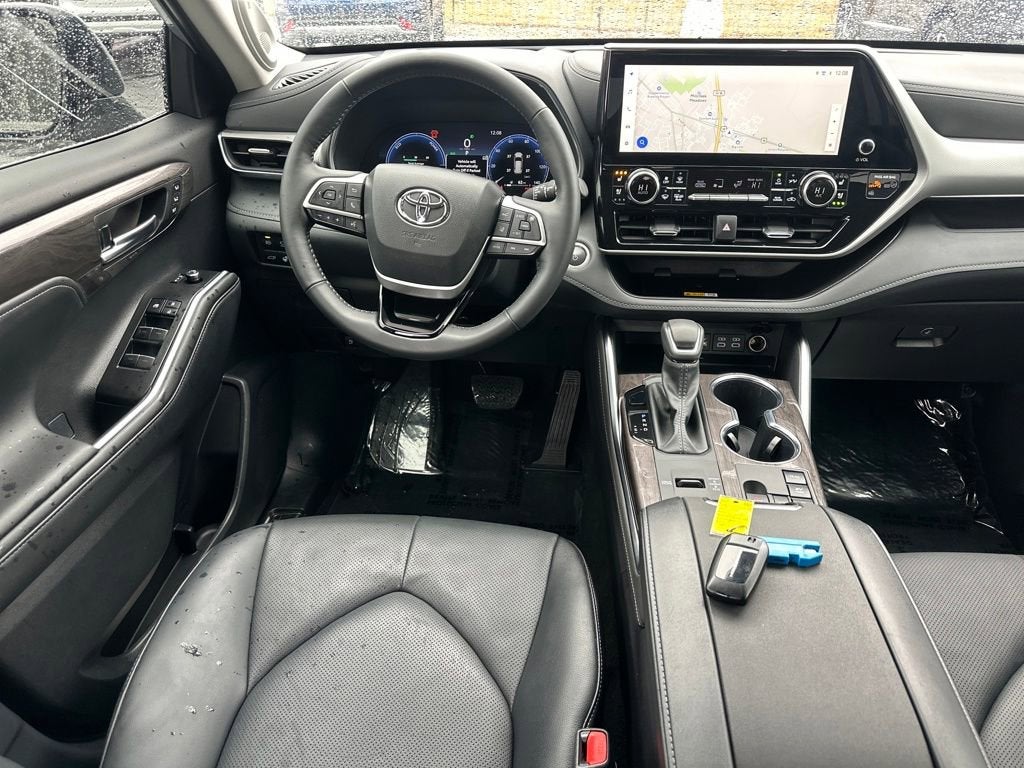 2025 Toyota Highlander Hybrid Platinum