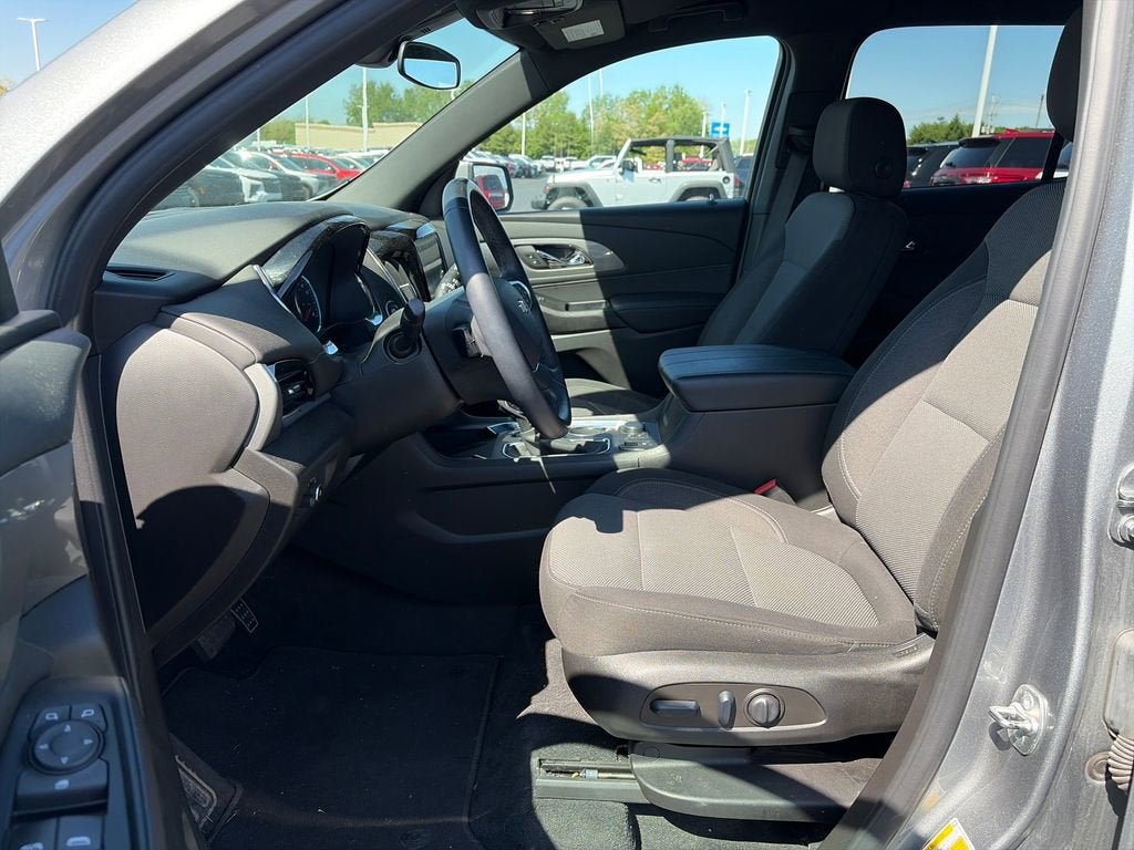 2024 Chevrolet Traverse Limited LT Cloth